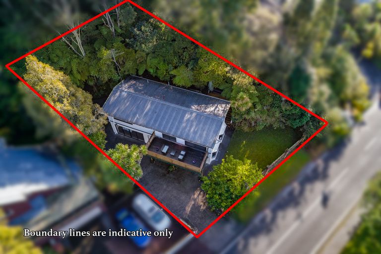 Photo of property in 27 Wirihana Road, Titirangi, Auckland, 0604