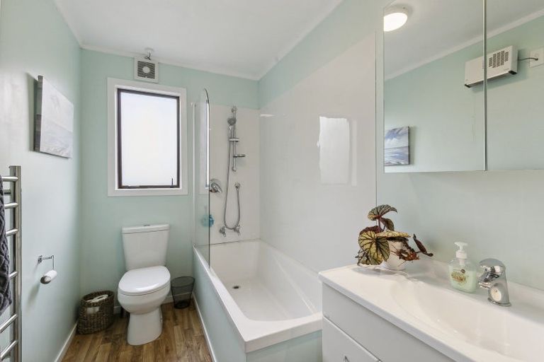 Photo of property in 21 Admiralty Street, Crofton Downs, Wellington, 6035