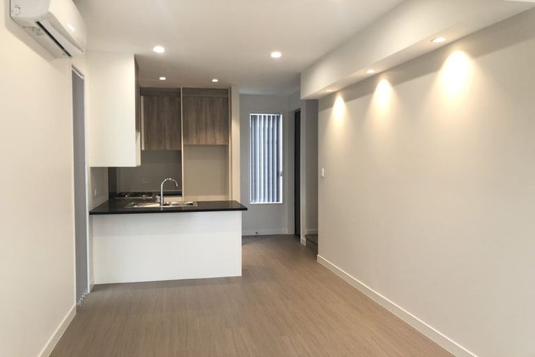 Photo of property in 5/21 Akoranga Drive, Northcote, Auckland, 0627