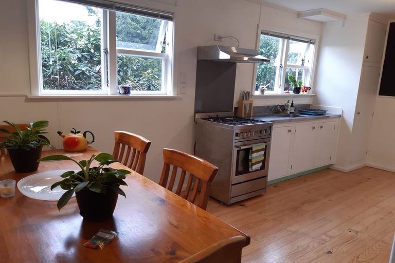 Photo of property in 37 Kowhai Terrace, Saint Martins, Christchurch, 8022