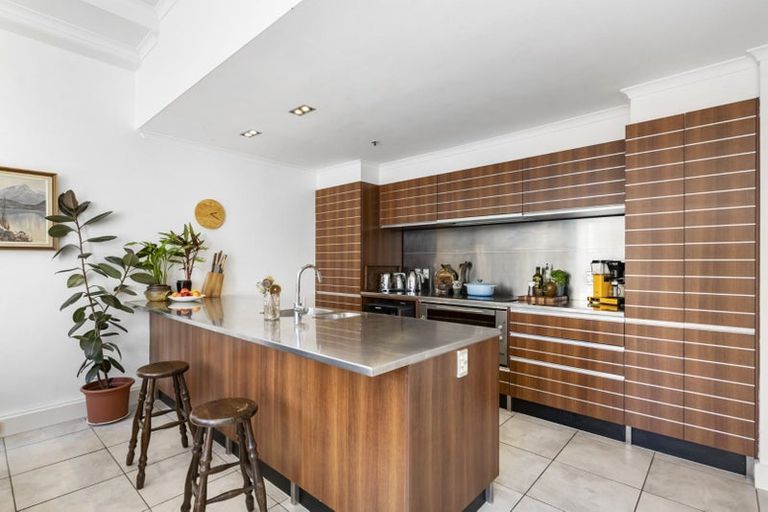 Photo of property in Augusta Apartments, 9/254 Willis Street, Te Aro, Wellington, 6011