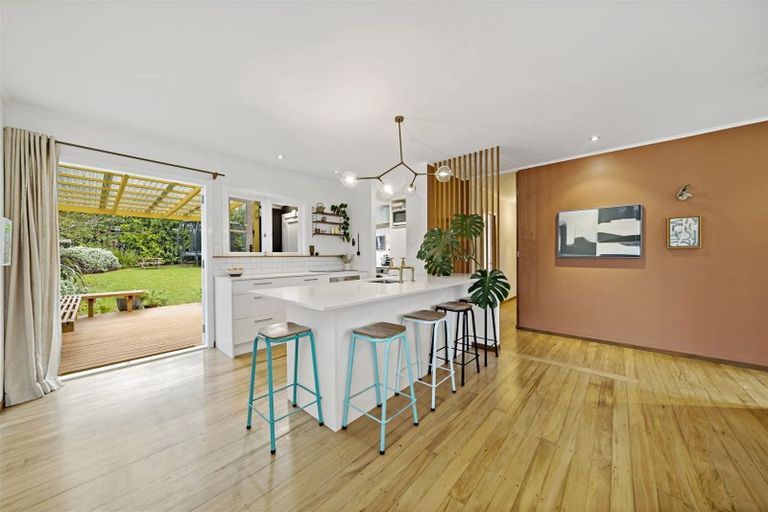 Photo of property in 10 Taioma Crescent, Te Atatu Peninsula, Auckland, 0610