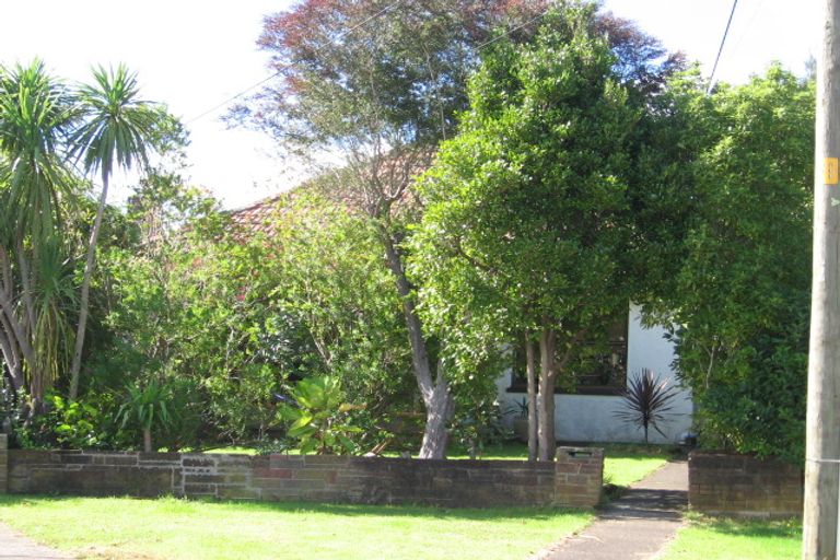 Photo of property in 5a Stafson Lane, Te Atatu Peninsula, Auckland, 0610