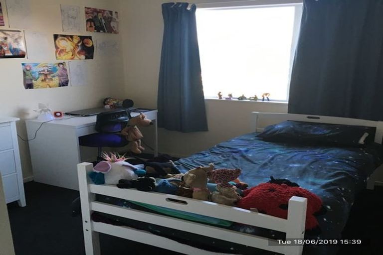 Photo of property in 24d Chastudon Place, Tawa, Wellington, 5028