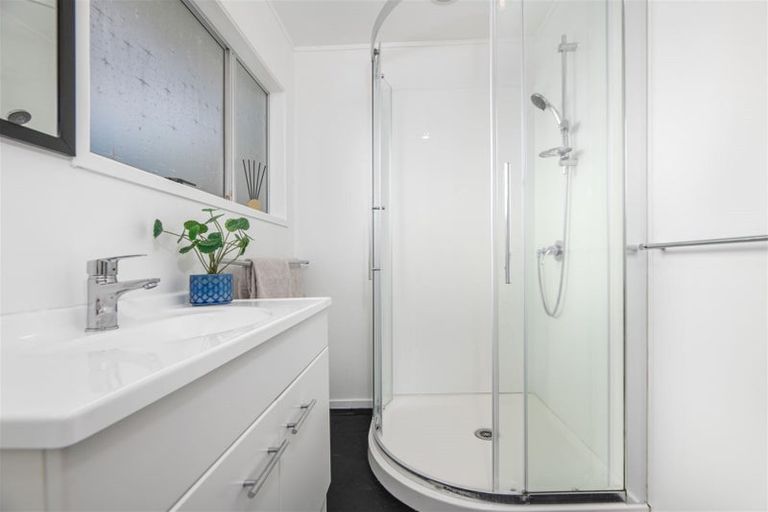 Photo of property in 2/45 Reynella Drive, Massey, Auckland, 0614