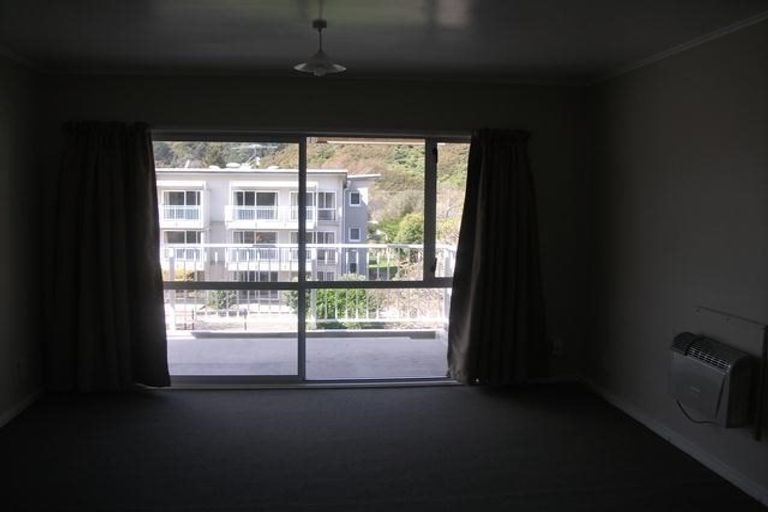 Photo of property in 9 Farmer Crescent, Taita, Lower Hutt, 5011