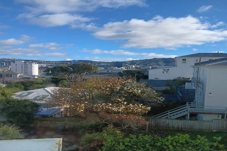 Photo of property in 23 Hawker Street, Mount Victoria, Wellington, 6011