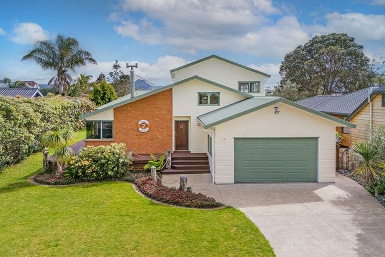 Photo of property in 19 Martin Place, Cooks Beach, Whitianga, 3591