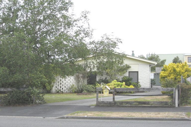 Photo of property in 47 Inwoods Road, Parklands, Christchurch, 8083