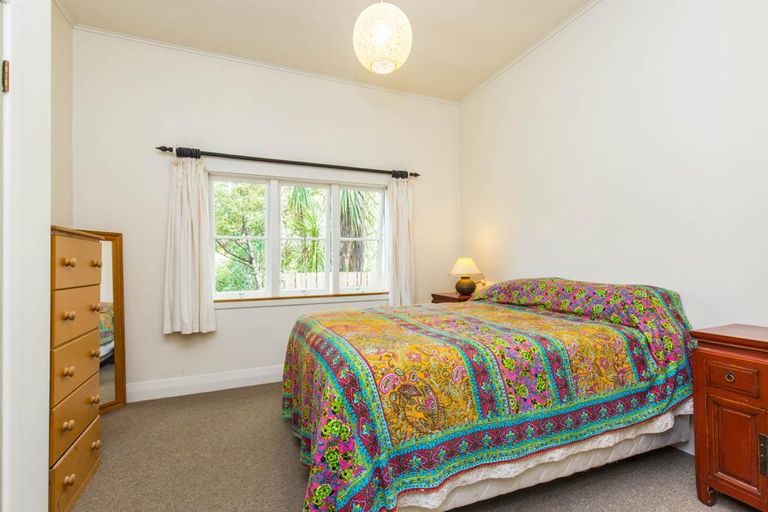 Photo of property in 98 Konini Road, Titirangi, Auckland, 0604