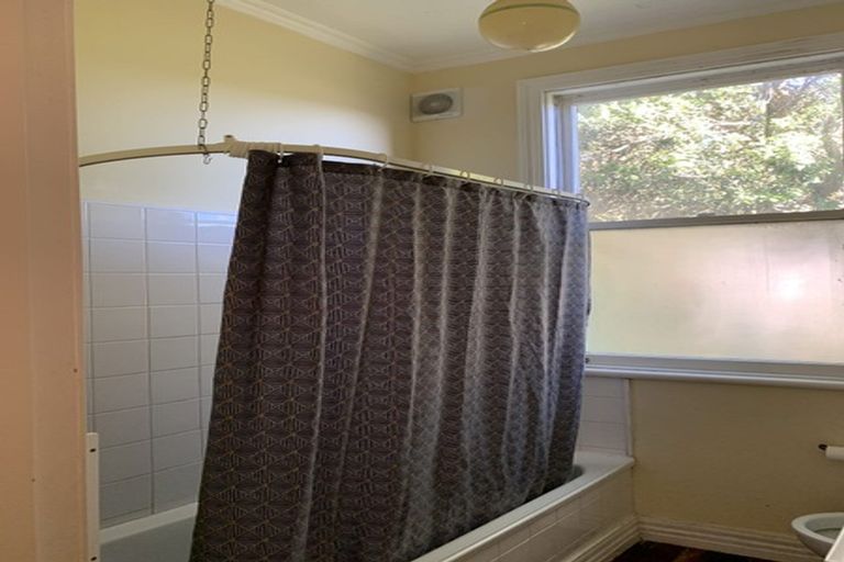 Photo of property in 25 Sutherland Crescent, Melrose, Wellington, 6023