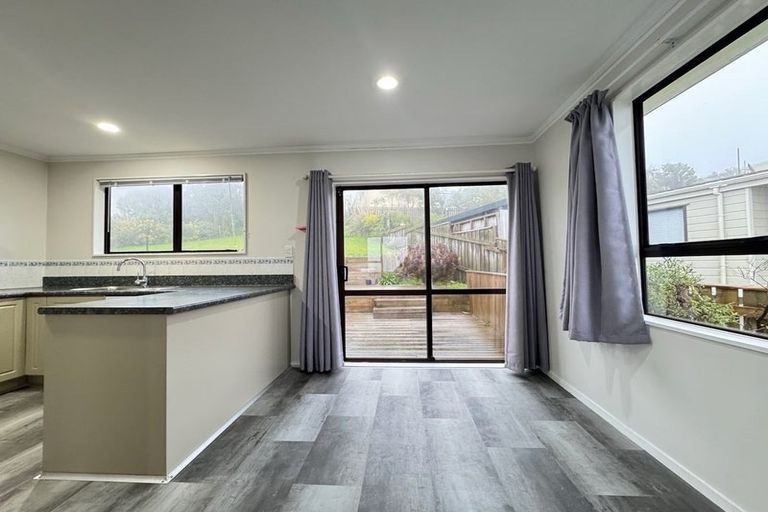 Photo of property in 15 Rice Crescent, Newlands, Wellington, 6037