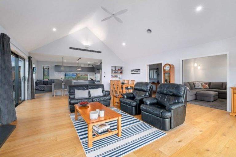 Photo of property in 13 Kotare Drive, Wanaka, 9305