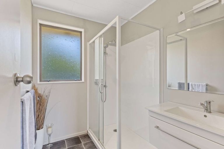 Photo of property in 13 Tahurangi Place, Spotswood, New Plymouth, 4310