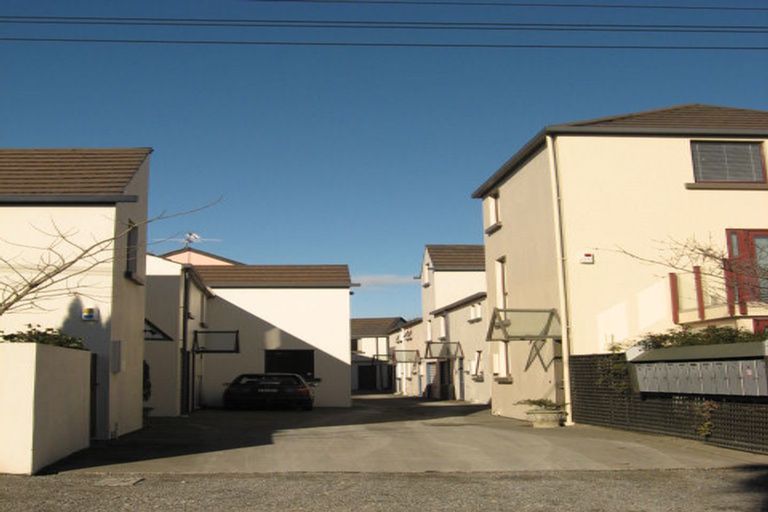 Photo of property in 10/16 Derby Street, St Albans, Christchurch, 8014