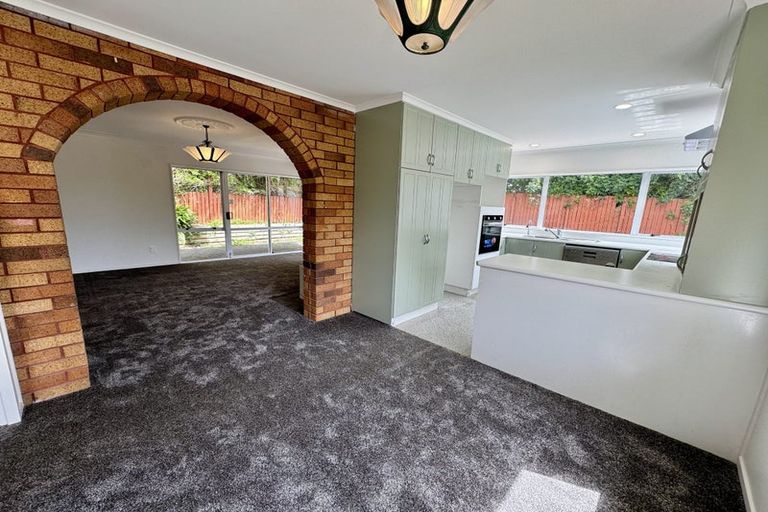 Photo of property in 6 Porter Avenue, Te Atatu South, Auckland, 0610