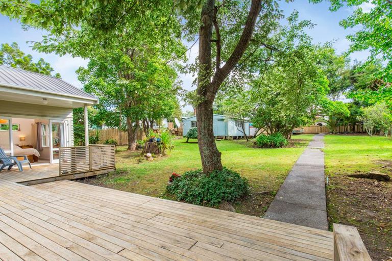 Photo of property in 98 Konini Road, Titirangi, Auckland, 0604