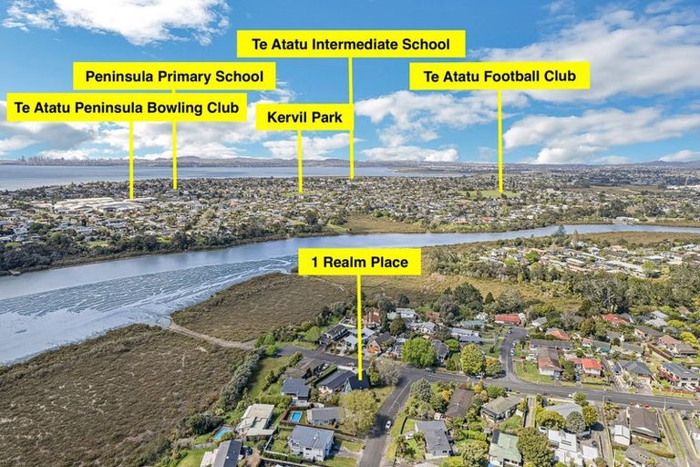 Photo of property in 1 Realm Place, Massey, Auckland, 0614