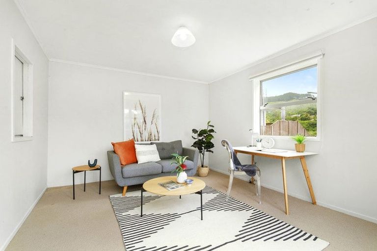 Photo of property in 22 Ngatitoa Street, Tawa, Wellington, 5028