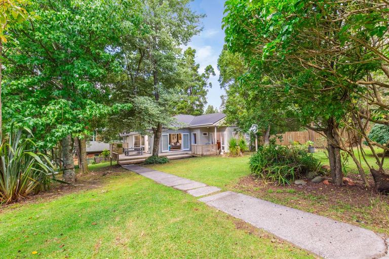 Photo of property in 98 Konini Road, Titirangi, Auckland, 0604