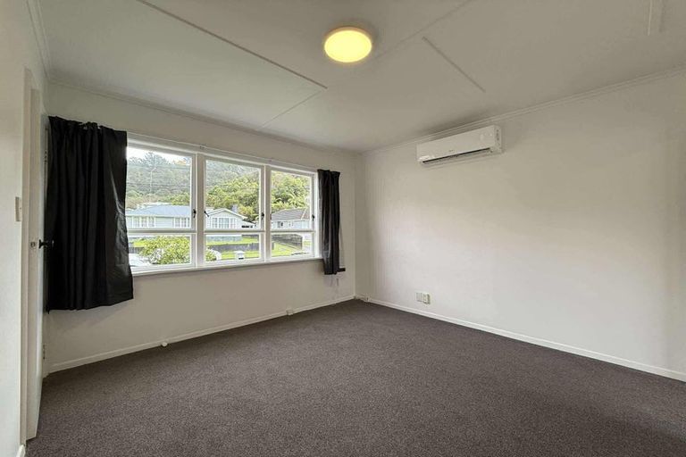 Photo of property in 9 Wainhouse Street, Stokes Valley, Lower Hutt, 5019