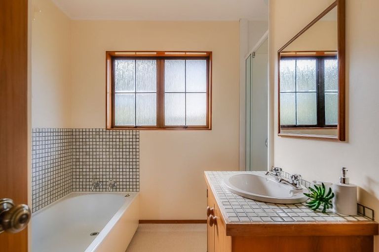 Photo of property in 5 Thatcher Crescent, Crofton Downs, Wellington, 6035