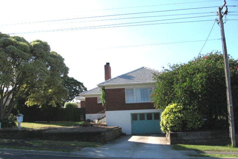 Photo of property in 2 Maui Street, New Lynn, Auckland, 0600