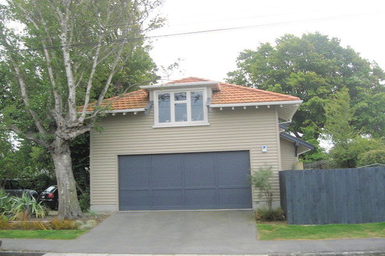 Photo of property in 17 Knowles Street, St Albans, Christchurch, 8052