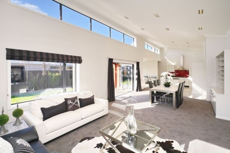 Photo of property in 46 Foresters Crescent, Parklands, Christchurch, 8083