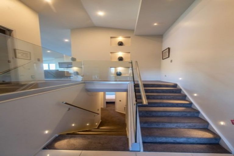 Photo of property in Lakeview Heights, 3/124 Lismore Street, Wanaka, 9305