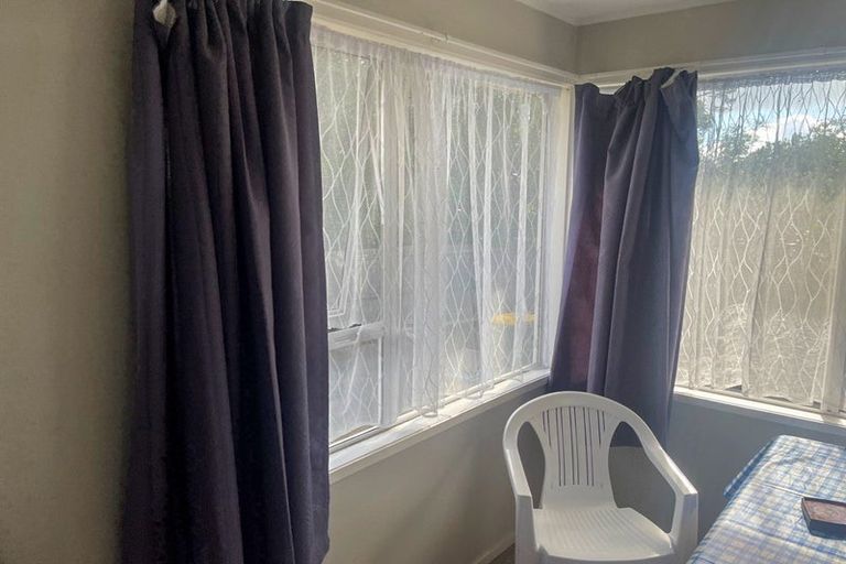 Photo of property in 68 Reynella Drive, Massey, Auckland, 0614