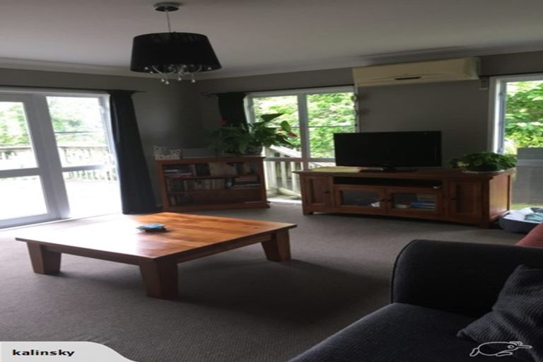 Photo of property in 3 Shanley Crescent, Waiuku, 2123