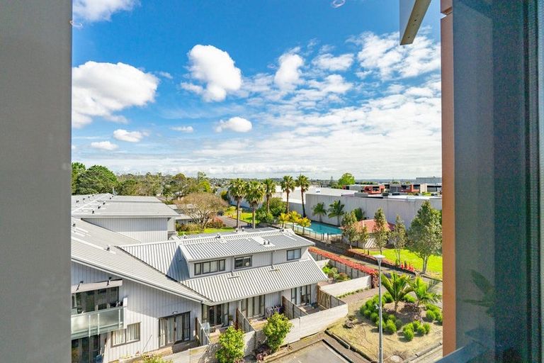 Photo of property in 4f/30 Westward Ho, Glen Eden, Auckland, 0602