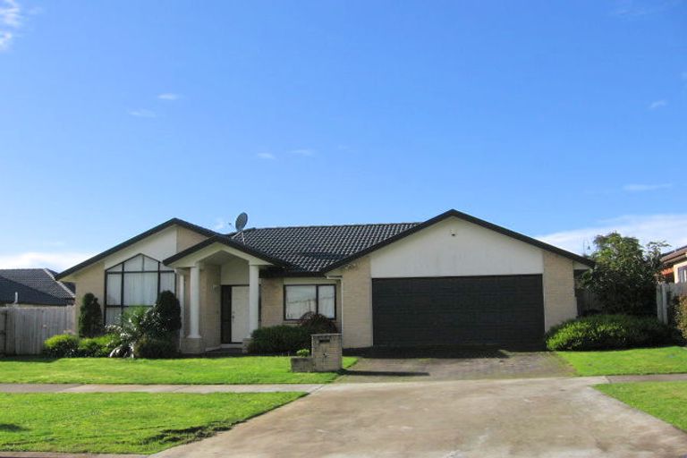 Photo of property in 12 Mulroy Place, East Tamaki Heights, Auckland, 2016