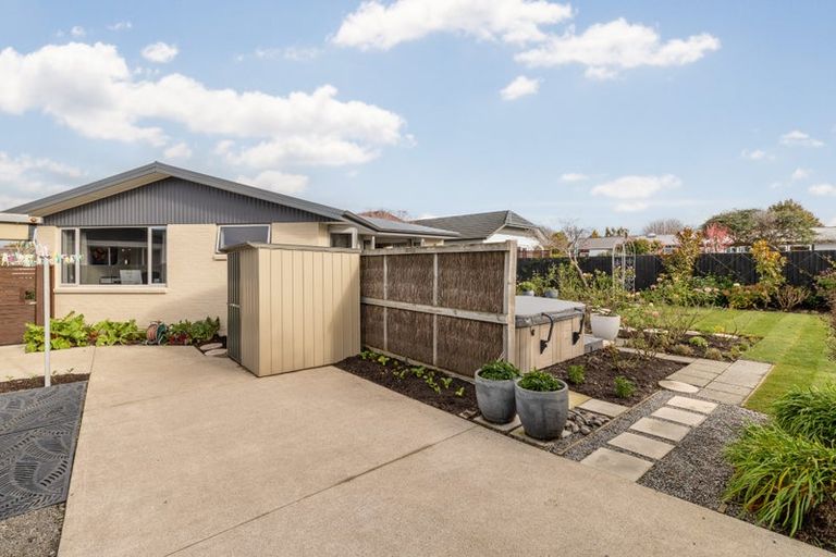 Photo of property in 36 Harrowdale Drive, Avonhead, Christchurch, 8042