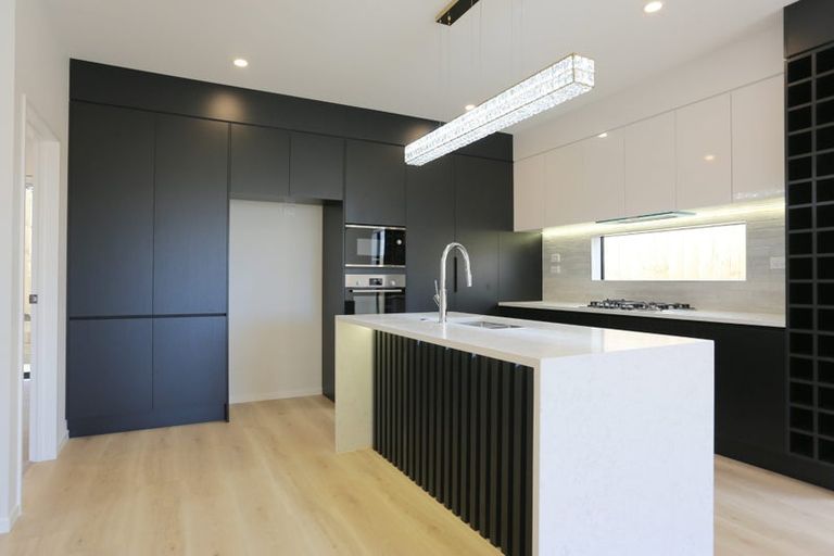 Photo of property in 1a Kirkdale Place, Northcross, Auckland, 0632