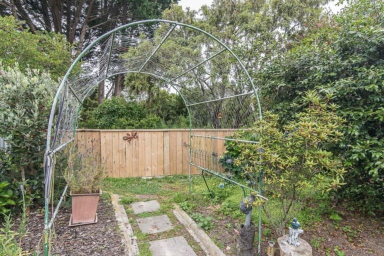 Photo of property in 75 Nimmo Avenue East, Waikanae, 5036