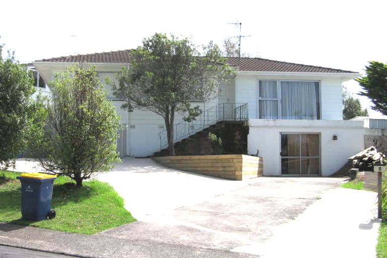 Photo of property in 5 Karo Place, Glendene, Auckland, 0602