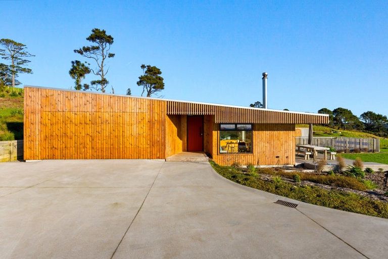 Photo of property in 94 Amreins Road, Waitakere, Henderson, 0782