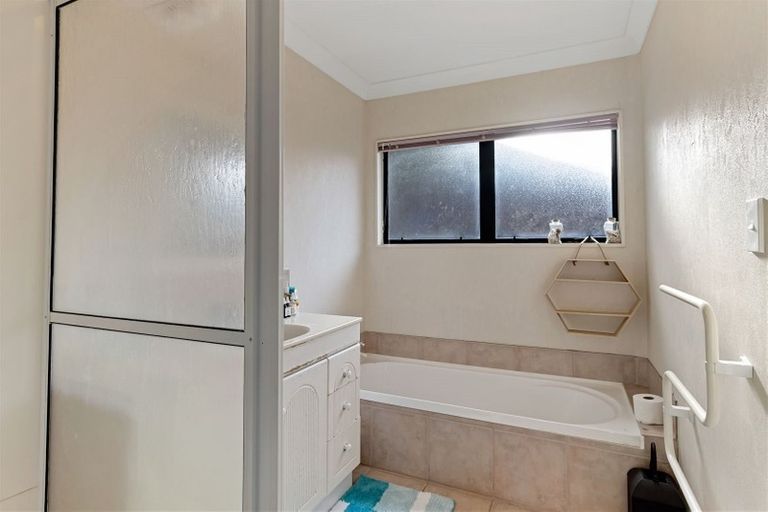 Photo of property in 8 Sailfish Drive, West Harbour, Auckland, 0618
