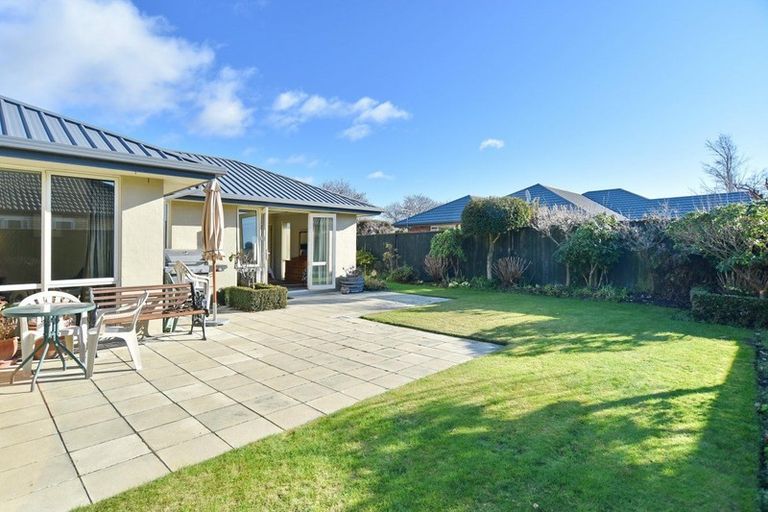 Photo of property in 8 Ross Place, Northwood, Christchurch, 8051