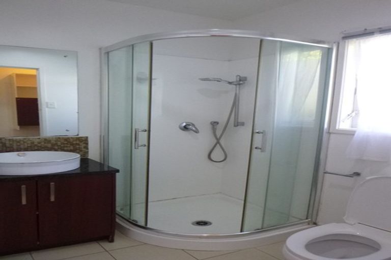 Photo of property in 21 Lake Road, Northcote, Auckland, 0627