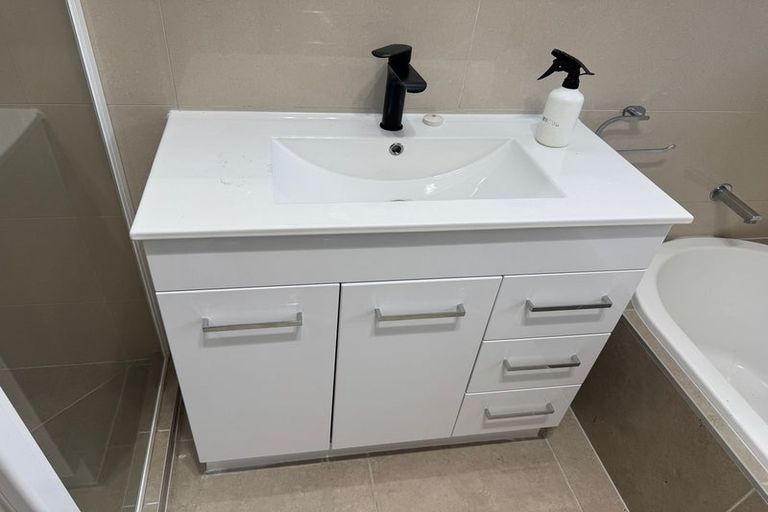 Photo of property in 2/6 Raddock Place, Half Moon Bay, Auckland, 2012