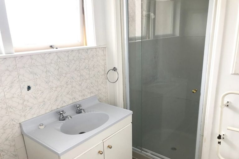 Photo of property in 3 Hamilton Place, Glenfield, Auckland, 0629