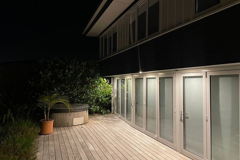 Photo of property in 9 City View Terrace, Birkenhead, Auckland, 0626