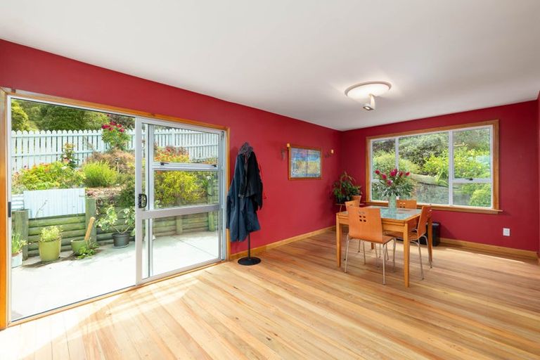 Photo of property in 46 Cornwall Road, Lyttelton, 8082