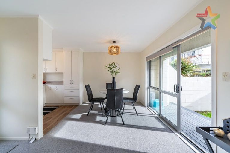 Photo of property in 74f4 Freyberg Street, Lyall Bay, Wellington, 6022