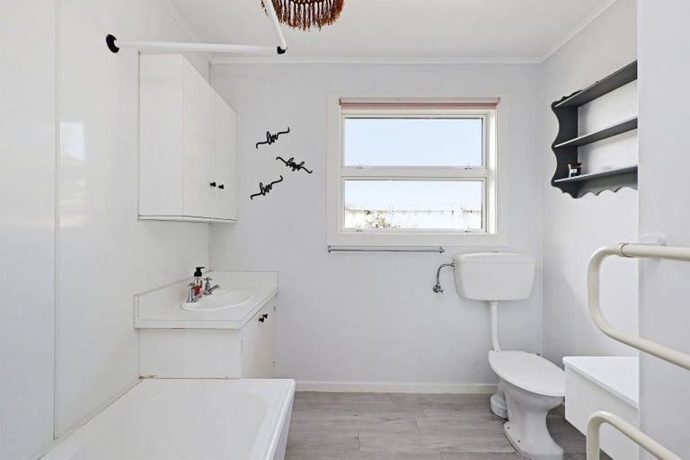 Photo of property in 2/69 Meeanee Road, Taradale, Napier, 4112