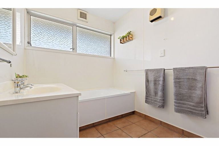 Photo of property in 12a Gamblins Road, Saint Martins, Christchurch, 8022