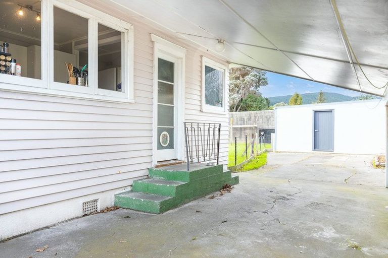Photo of property in 4 Arawhata Road, Paraparaumu, 5032